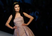 İzmir’de moda defilesi düzenlendi
