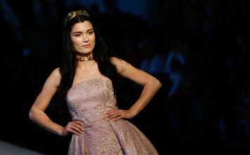 İzmir’de moda defilesi düzenlendi